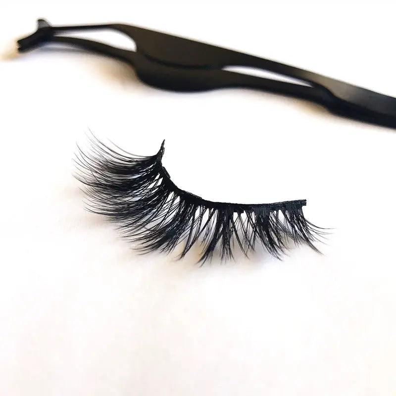 A Pair Of False Eyelashes With Magnets In Fashion - Image #3